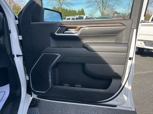 Used 2023 GMC Sierra 1500 SLE image 11