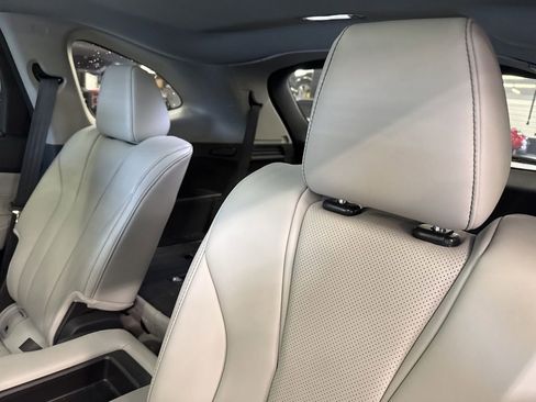 Used 2023 Acura MDX Technology image 17