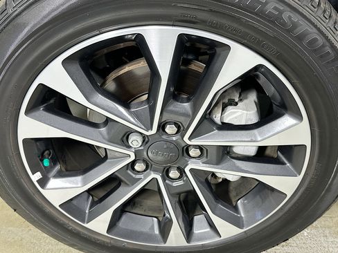 Used 2022 Jeep Grand Cherokee Overland w/ Luxury Tech Group IV image 32