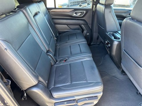 Used 2023 Chevrolet Suburban LT image 18