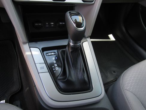 Used 2019 Hyundai Elantra SEL FWD image 19