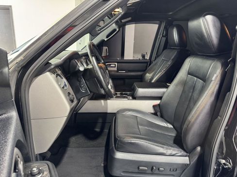 Used 2017 Ford Expedition Limited w/ Equipment Group 301A AWD/4WD image 18
