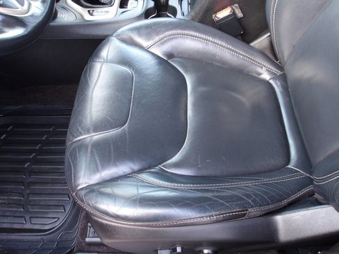 Used 2016 Jeep Cherokee Limited image 22