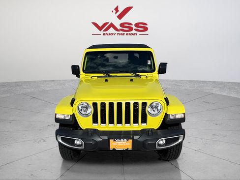 Used 2023 Jeep Gladiator Overland AWD/4WD image 8