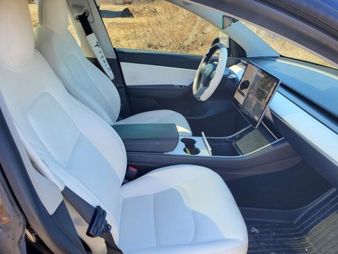 Used 2020 Tesla Model Y Long Range image 24