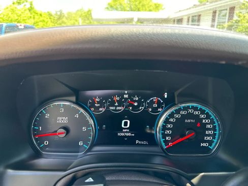 Used 2020 Chevrolet Suburban Premier AWD/4WD image 24