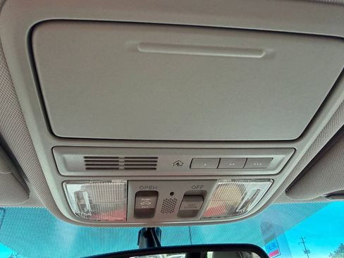 Used 2012 Honda Odyssey Touring image 25
