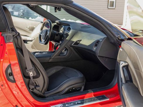 Used 2018 Chevrolet Corvette Stingray Convertible w/ 2LT Preferred Equipment Group image 28
