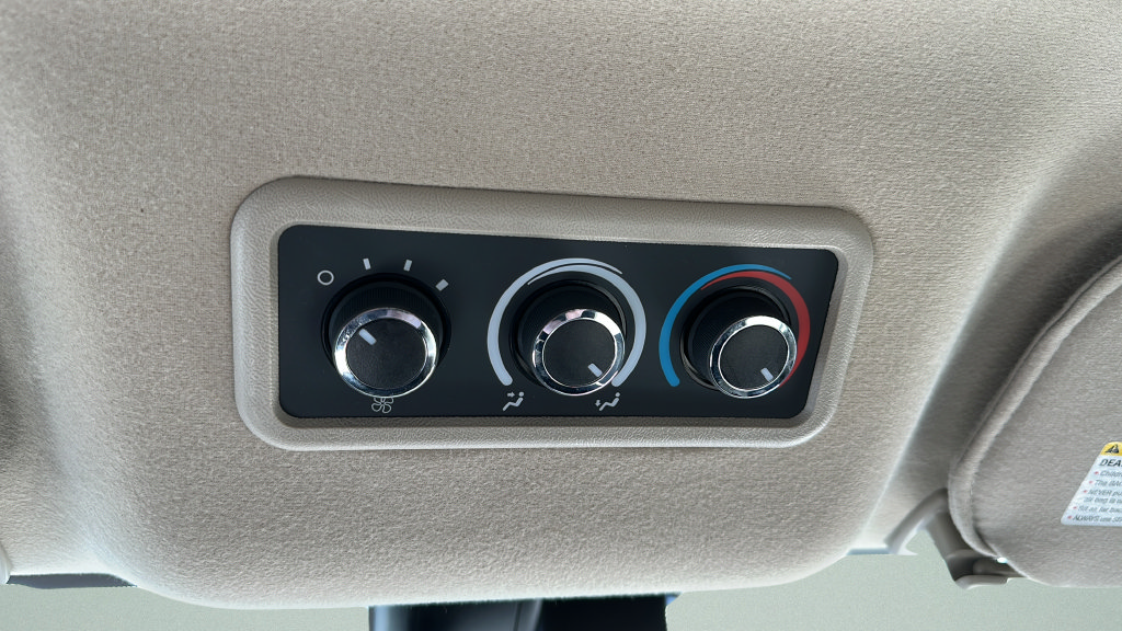 Used 2025 GMC Savana 3500 LT w/ LT Preferred Equipment Group RWD image 18