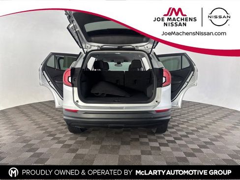 Used 2022 GMC Terrain SLE image 15