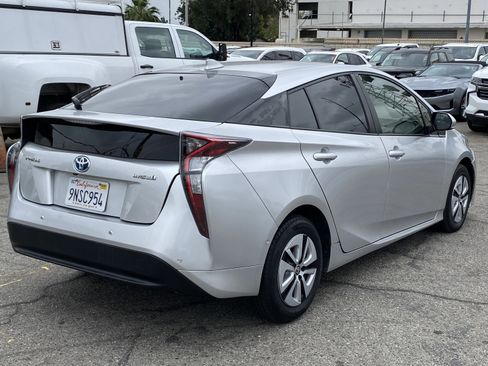 Used 2018 Toyota Prius Four image 5
