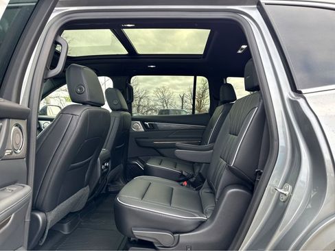 New 2026 Buick Enclave Avenir w/ Super Cruise Package FWD image 8