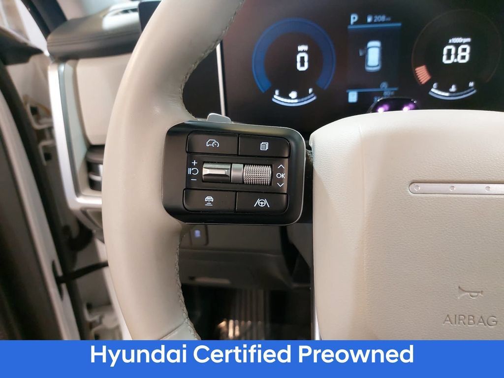 Used 2025 Hyundai Santa Fe SEL FWD image 17