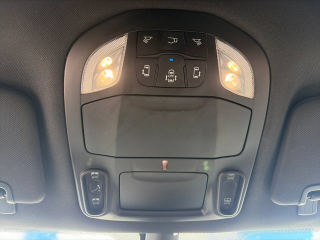 Used 2025 Chrysler Pacifica Limited FWD image 60