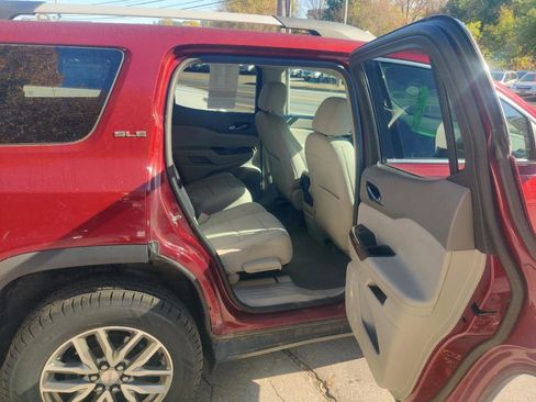 Used 2018 GMC Acadia SLE image 16