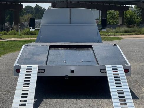 Used 2011 Ford E-450 and Econoline 450 Super Duty RWD image 3