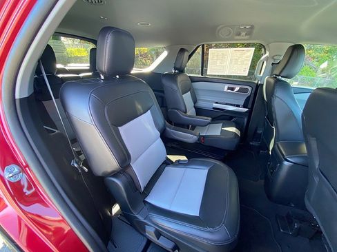 Certified 2022 Ford Explorer XLT w/ Equipment Group 202A image 40