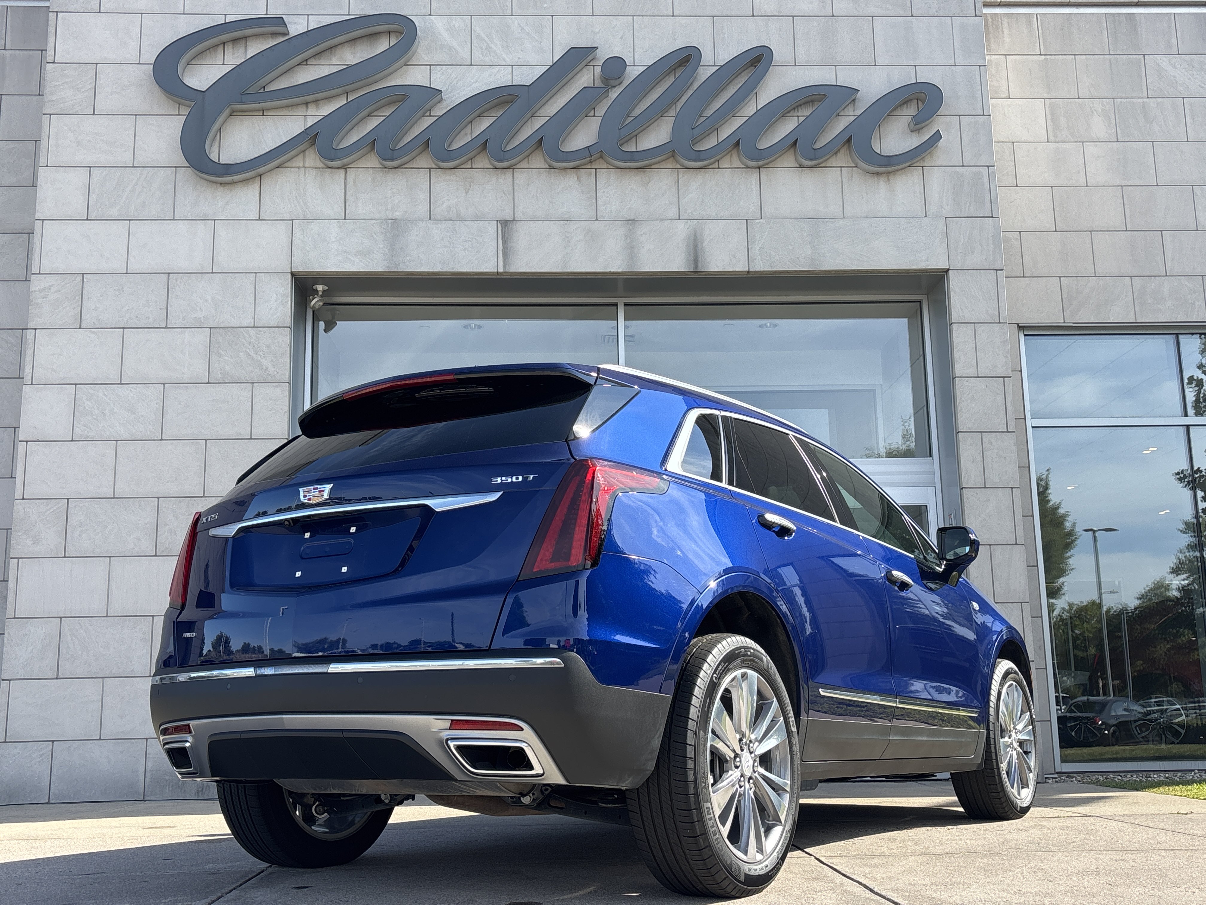 Used 2025 Cadillac XT5 Premium Luxury AWD/4WD image 4