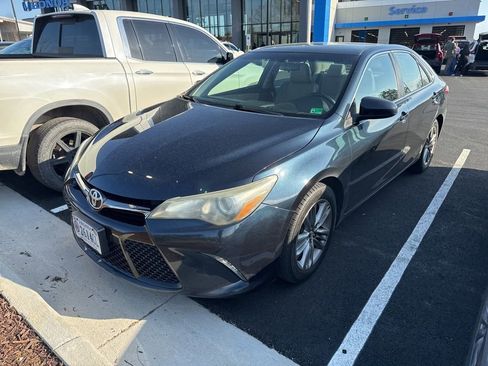 Used 2015 Toyota Camry SE image 1