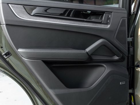 Used 2024 Porsche Cayenne Turbo image 34