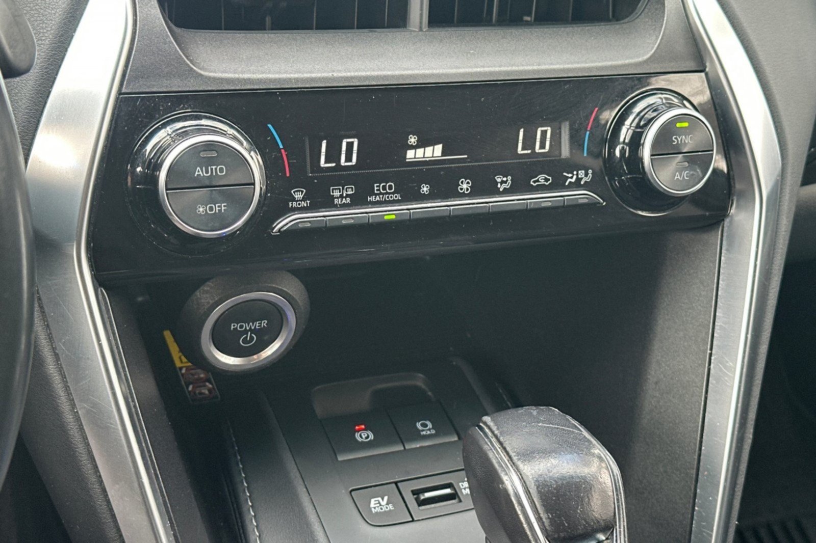 Certified 2024 Toyota Venza LE AWD/4WD image 19