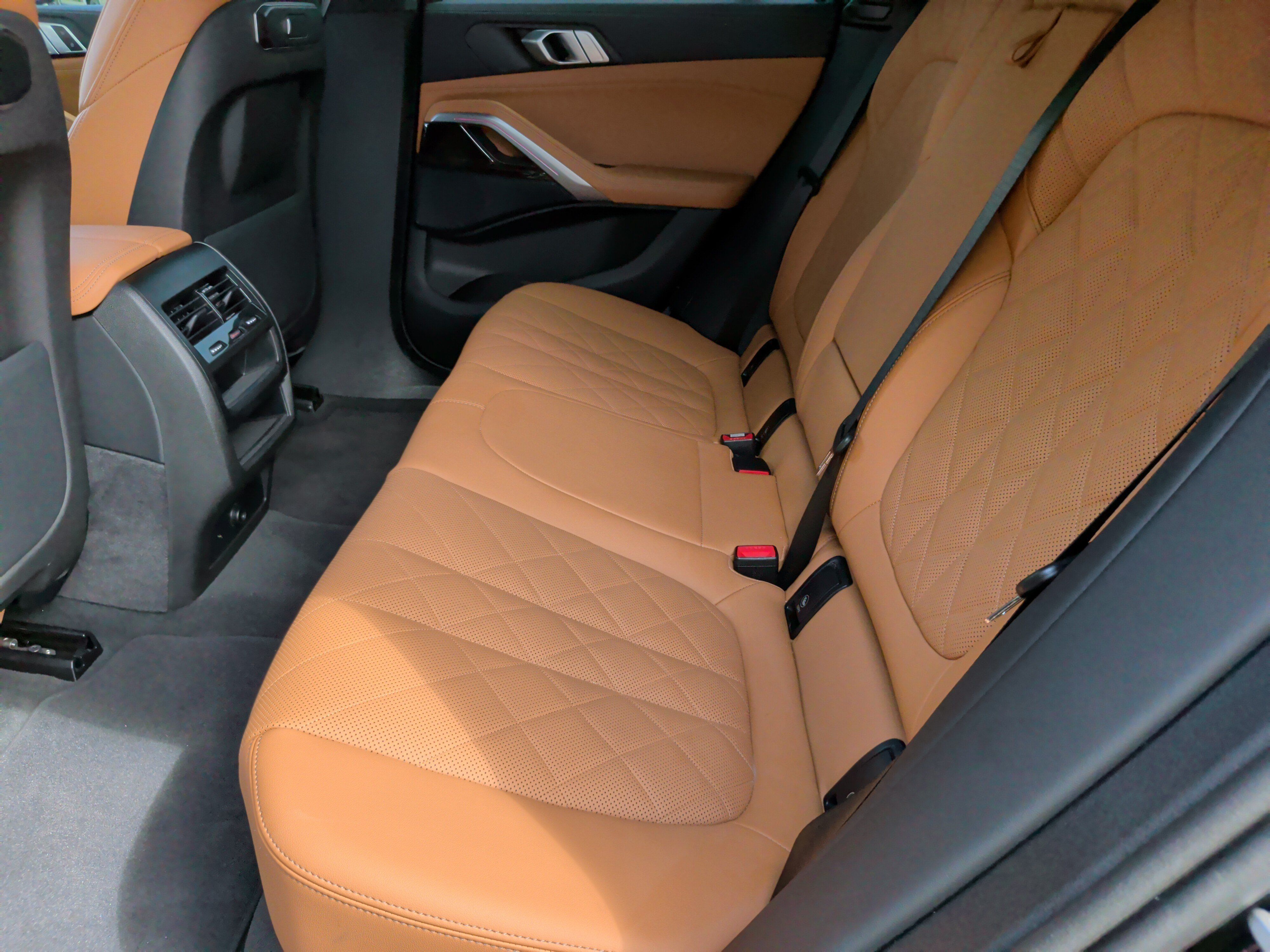 Certified 2024 BMW X6 xDrive40i w/ M Sport Professional Package AWD/4WD image 38