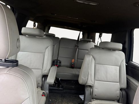 Used 2021 Chevrolet Suburban Z71 w/ Z71 Off-Road Package image 13