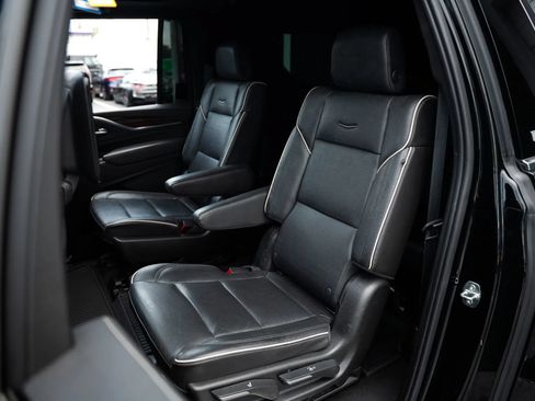Used 2021 Cadillac Escalade ESV Premium Luxury w/ Performance Package AWD/4WD image 36