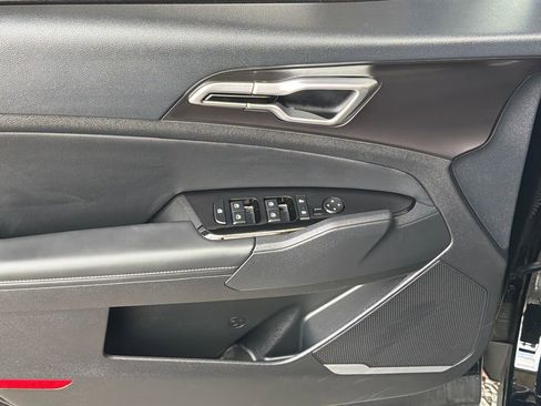 Used 2024 Kia Sportage EX image 3