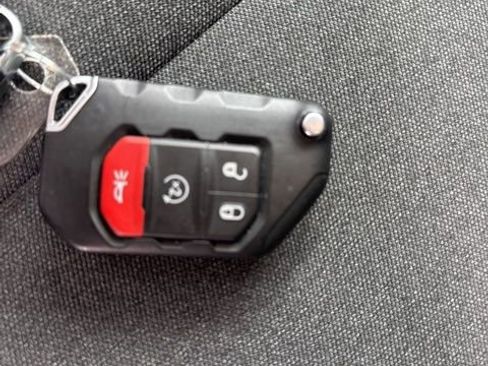 Used 2025 Jeep Wrangler Unlimited Sahara image 31