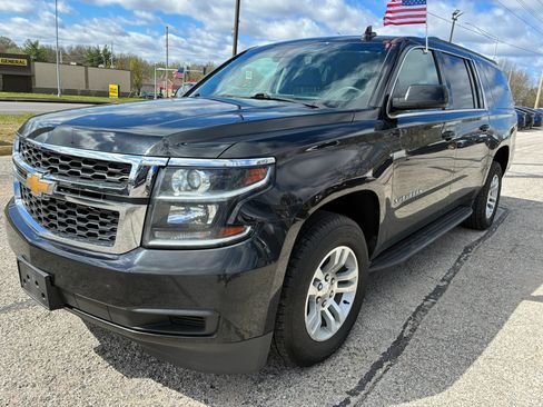 Used 2019 Chevrolet Suburban LT image 2