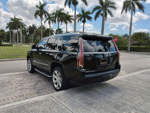 Used 2018 Cadillac Escalade Luxury image 16