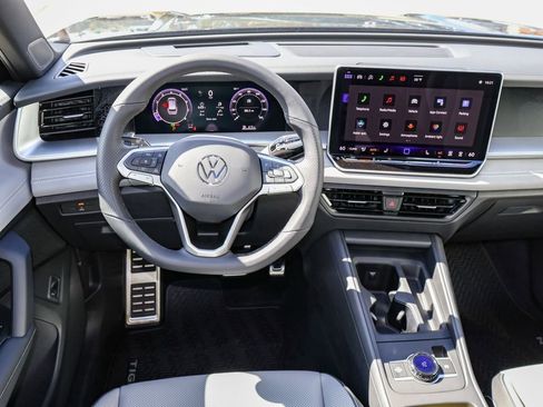 New 2026 Volkswagen Tiguan SE R-Line image 18