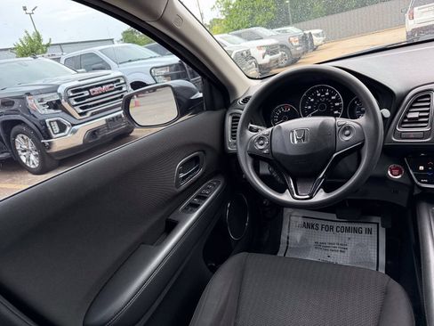 Used 2017 Honda HR-V EX image 19