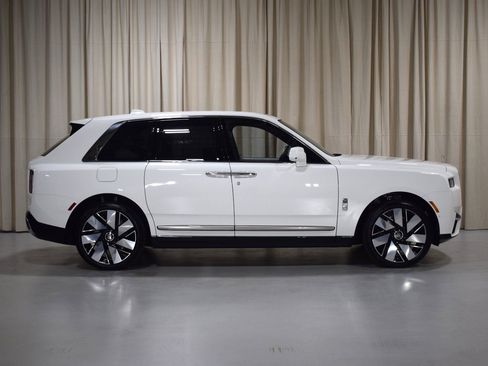 New 2026 Rolls-Royce Cullinan AWD/4WD image 13