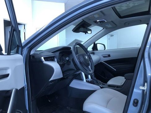 Used 2023 Toyota Corolla Cross LE w/ Moonroof Package image 11