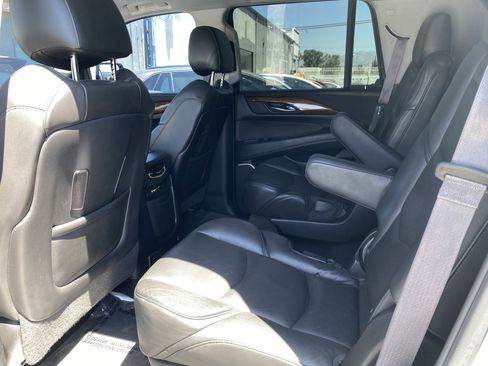 Used 2016 Cadillac Escalade Luxury RWD image 16