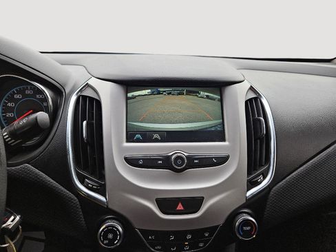 Used 2017 Chevrolet Cruze LS image 13