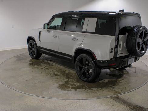 New 2026 Land Rover Defender 110 X-Dynamic SE image 3