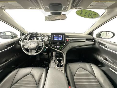 Used 2024 Toyota Camry SE FWD image 3