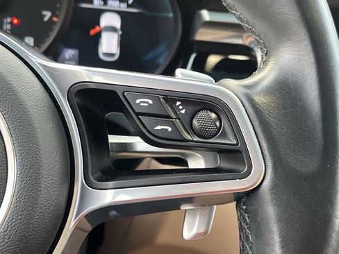 Used 2021 Porsche Macan w/ Premium Package image 28