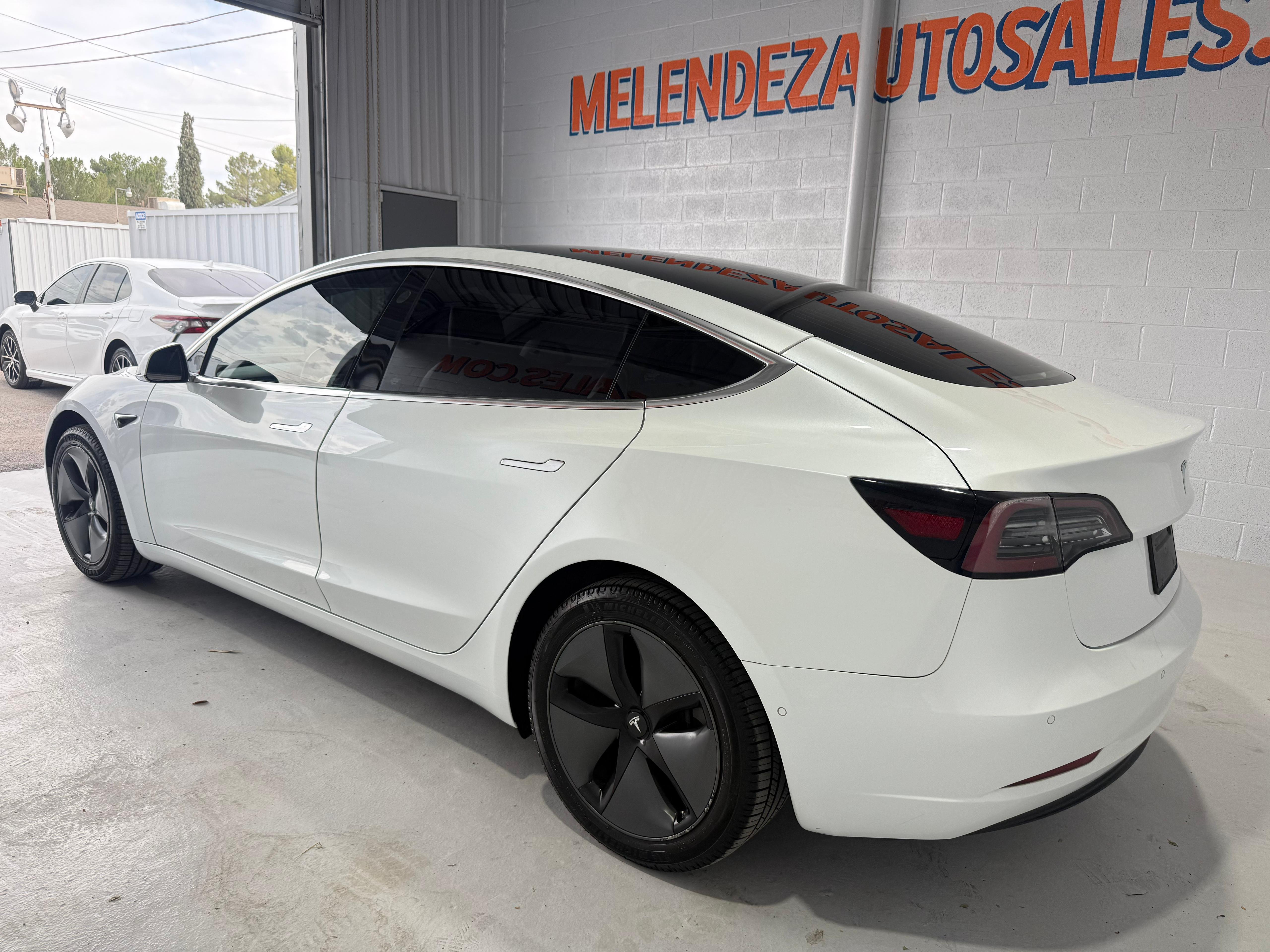 Used 2018 Tesla Model 3 Mid Range RWD image 3
