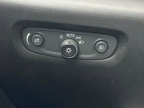 Used 2020 Chevrolet Traverse LT w/ LT Premium Package image 25