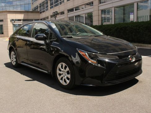Used 2024 Toyota Corolla LE FWD image 1