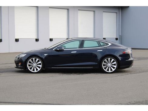 Used 2012 Tesla Model S Signature Performance image 2