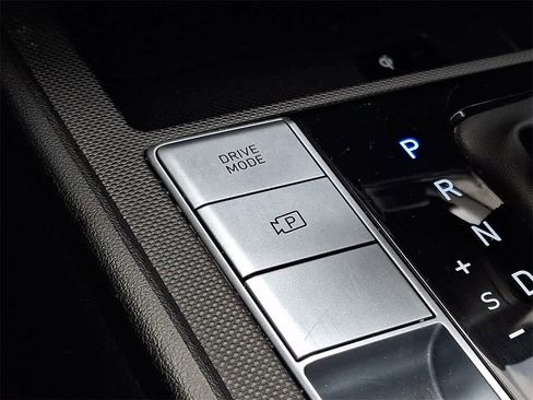 Used 2025 Hyundai Elantra Limited image 22