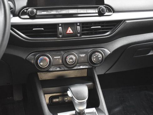 Certified 2022 Kia Forte LXS image 23