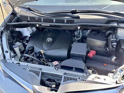 Used 2020 Toyota Sienna XLE FWD image 18