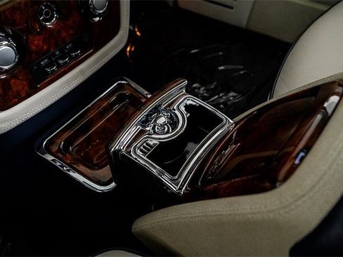 Used 2016 Rolls-Royce Phantom Sedan image 45