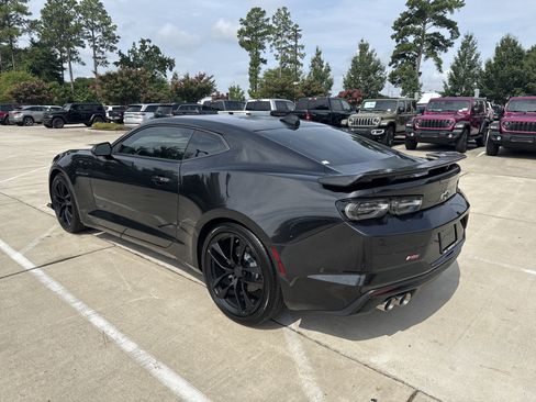 Used 2024 Chevrolet Camaro LT RWD image 8